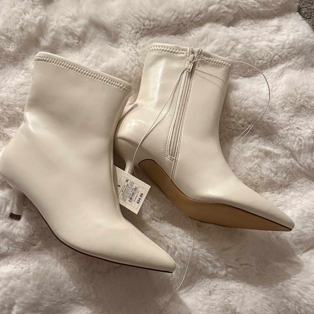 NWT..White Ankle Boots
